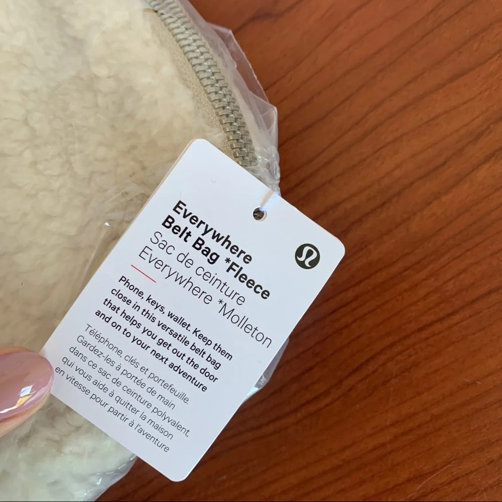 Lululemon Everywhere Belt Bag Fleece Sherpa Natural Ivory Fanny Pack Purse NWT - Picture 6 of 7